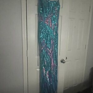 Beautiful prom dress worn for 2 hours .